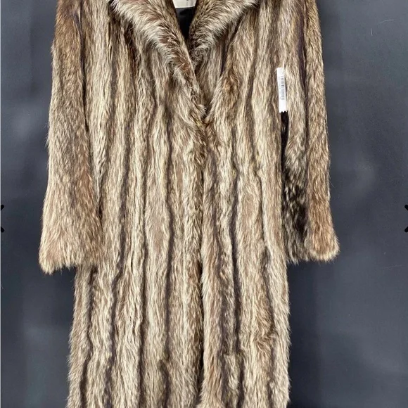 Luxurious genuine raccoon Fur Coat - Picture 3 of 6